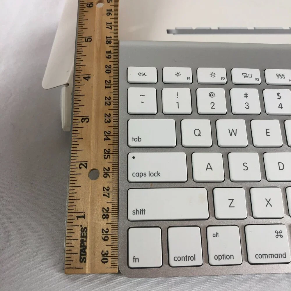 Apple Wireless Keyboard in White and Silver